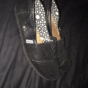 black sparkly toms shoes